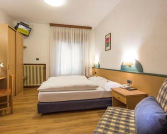 Hotel Garnì Ai Serrai - Rocca Pietore - Bedroom