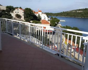 Apartments Slavica - Pomena - Balcón