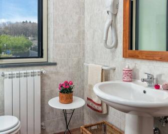B&B Nake Residenzartistica - Sant'Alfio - Baño