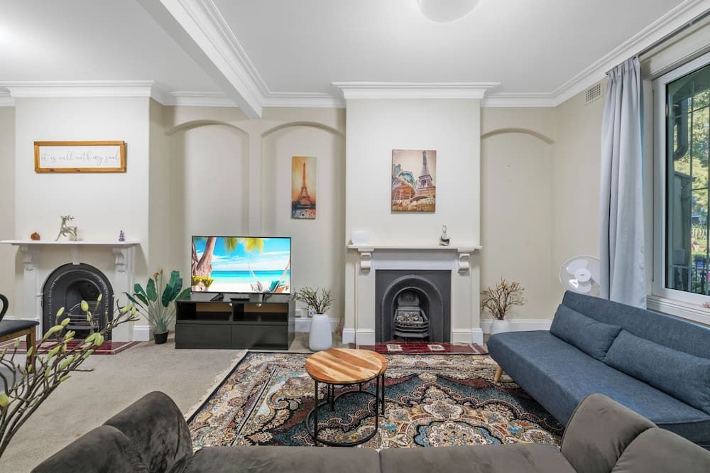 Fancy Icc & Darling Harbour 4br House With Garage - Sydney - Living room