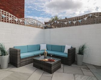 Quay Cottage - Sea View - Poole - Patio