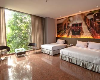 Fm7 Resort Hotel - Jakarta Airport - Tangerang City - Phòng ngủ