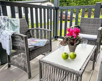 Wonderful private villa for 2 guests with WIFI, TV, terrace and pets allowed - Wittstock/Dosse - Balcone