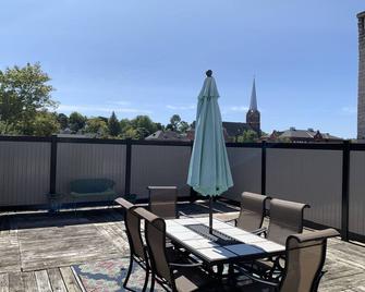 Heart of Downtown Petoskey - Petoskey - Balcony