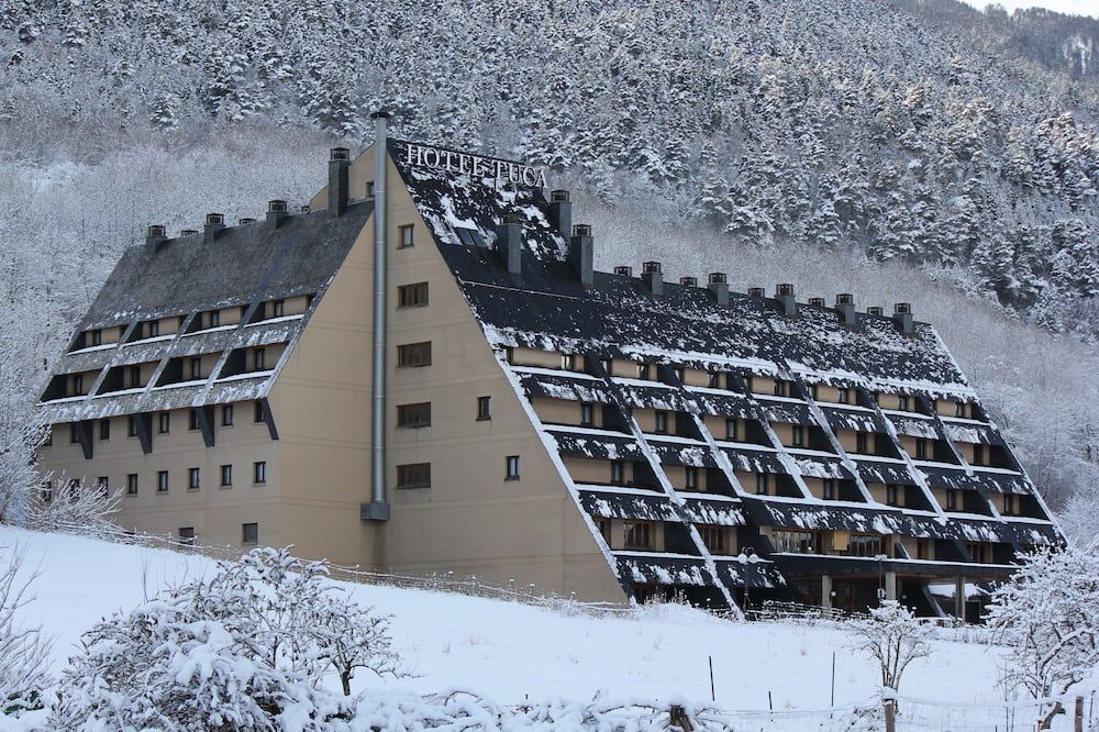 آرفهوتلز توكا - Viella - مبنى