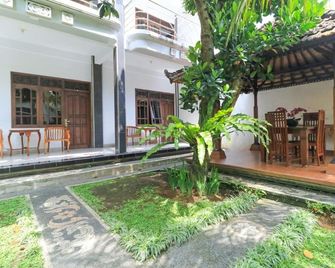 Gianyar Hotel - Gianyar - Patio