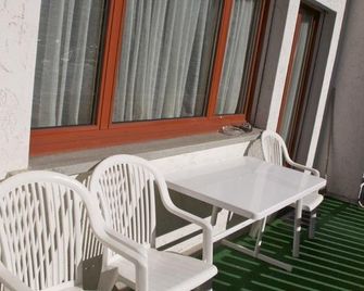 B&B St Moritz - St. Moritz - Balcony