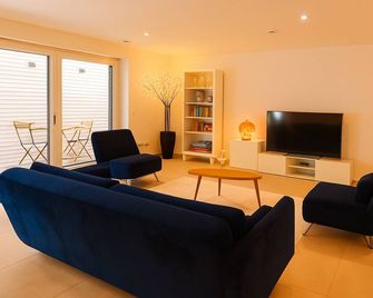 Stylish-Apartment - 100qm | Terrasse | Netflix - Munich - Living room