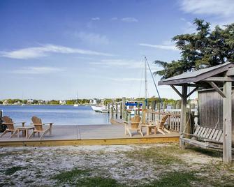 Bluff Shoal Motel - Ocracoke - Patio