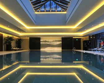 Jinling Hotel - Nam Kinh - Bể bơi