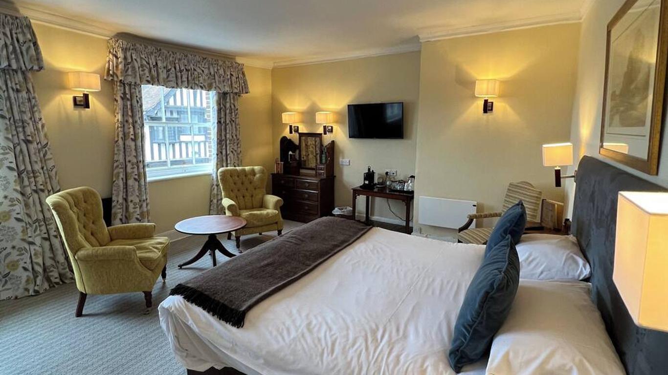 Norfolk Arms Hotel