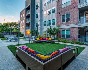 Landing | Stunning 1bd, Pool, Yoga Studio - سان انطونيو - شرفة مرصوفة