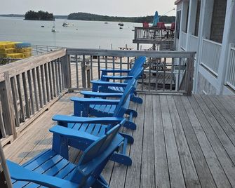 The Inn on the Wharf - Lubec - Balcón