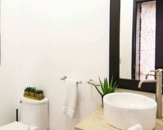 Exceptional Location Near Beach, Pool-View Balcony - Playa del Carmen
