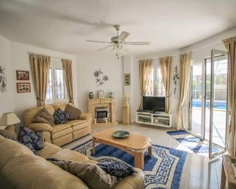 Beautiful Villa, 3-Bed, 3-Bath, Fly-Free Enclosed Private Pool, In Town - Arboleas - Living room