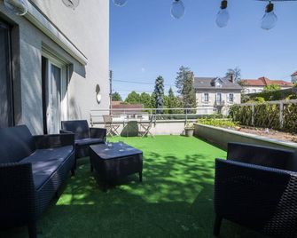 L'île d'Olive, appartement entier 2 à 4 personnes terrasse 25 m2 Besançon, proche CV, Micropolis et CHU - Besançon - Balcony