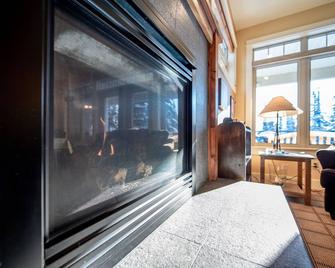 Silver Star Mountain - 3 Bedroom - Ski Out - Sleeps 6 - Lumby