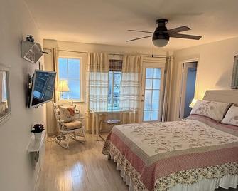 Chic Private Cottage with a pool and hot tub. - Davis - Bedroom