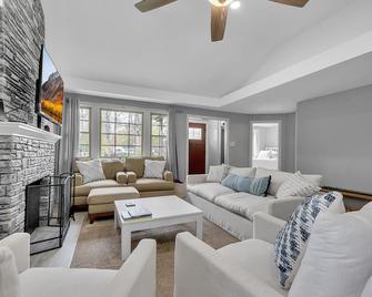 30 Miles To Buff / Op | 4 Br Beach House - Angola - Sala de estar