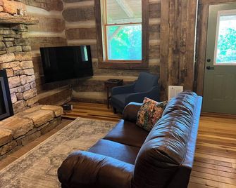 Historic Cabin in the Blue Ridge Mountains - Pearisburg - Sala de estar