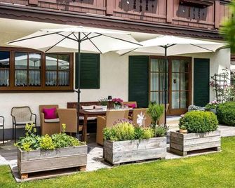 Dreibettzimmer - Pension Kreuzer - Flachau - Patio