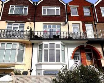 Seaview 2 bedroom apartment - Littlehampton - Building