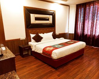 Hotel Mayur By Roomsinc - Katra - Bedroom