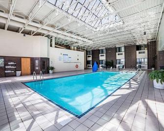 Ramada by Wyndham Butte - Butte - Pool