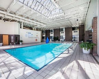 Studio 6 Suites Butte Mt I-90 I-15 - Butte - Piscina