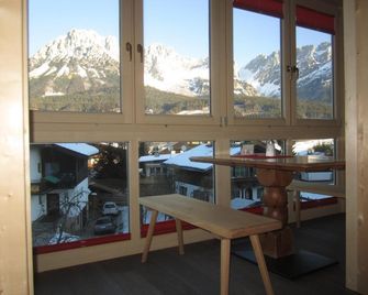 Alpking Hostel - Ellmau - Balcony