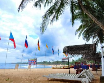 Wasana Beach Hotel & Restaurant - Bentota - Beach