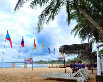 Wasana Beach Hotel & Restaurant - Bentota - Beach