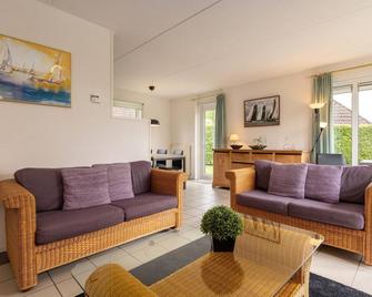 Nature Bungalow with Two Baths - Earnewâld - Вітальня
