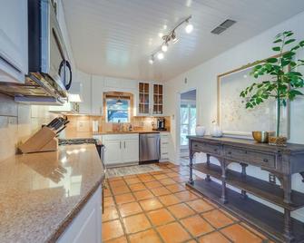 Lovely Lubbock Home with Furnished Deck and Grill - Lubbock - Cocina