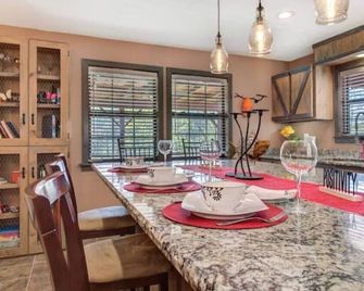 Rio House Retreat - Tazewell - Dining room