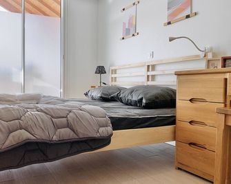 #CP - House - Magnificent view - garden - Laval - Bedroom