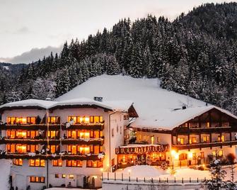 Ganischgerhof Mountain Resort & Spa - Deutschnofen - Building