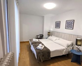 Apartamentos Plaza del Torico Teruel - Teruel - Sypialnia