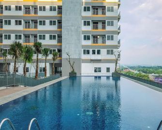 Good Deal And Homey Studio At Royal Sentul Park Apartment - Babakan Madang - Piscina