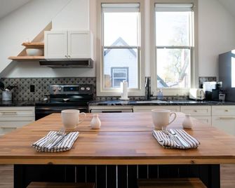 Newly Built Guest House - Baker Neighborhood - Denver - Kitchen
