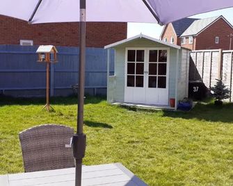 Beautiful En-suite room with stairs - Wokingham - Patio