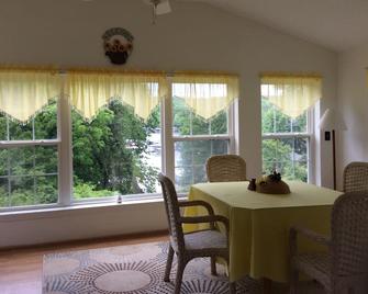 Family Lake View Home - With Dock Access - Sunrise Beach - Dining room