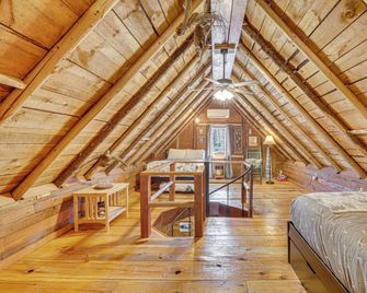 Rustic Searsport Cabin: Loft + Sunroom on 10 Acres - Searsport