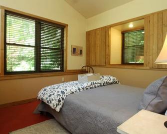 Fayette Springs--Creek House--Enjoy this Spacious Cottage! - Farmington - Habitación