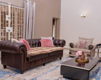 The Vintage Manor - Blantyre - Living room