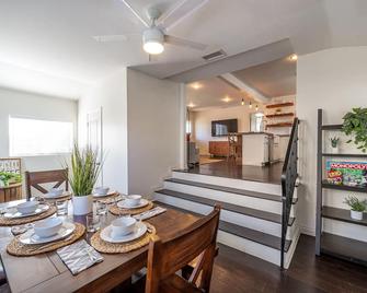 Charming Mid-Century 3br/2ba Retreat In La Mesa - La Mesa - Dining room