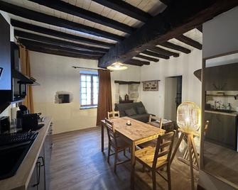Château De La Mothe - Gîte Hugues De Payns - Vicq - Comedor