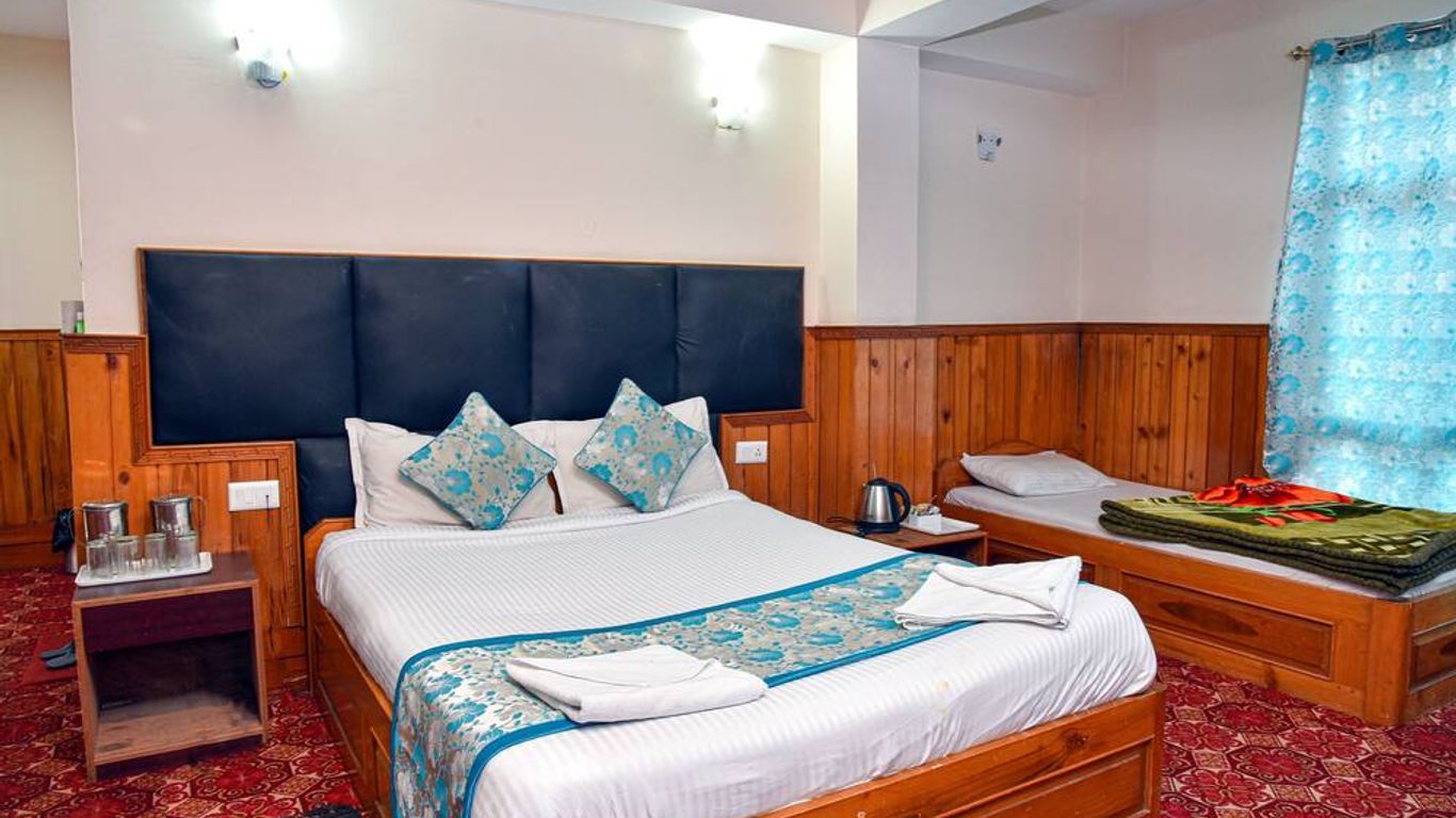 Rufina Royal Lachung