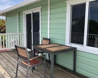 Lovely 2 bedroom unit, lagoon side with beach view - Maya Beach - Balcony