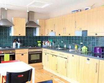 Highland Backpackers Inverness Hostel - Inverness - Cocina